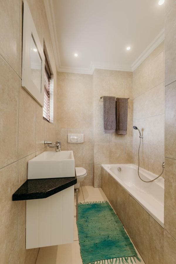 Appartamento Whale Rock Gardens 15 - Partial Inverter Plettenberg Bay Esterno foto